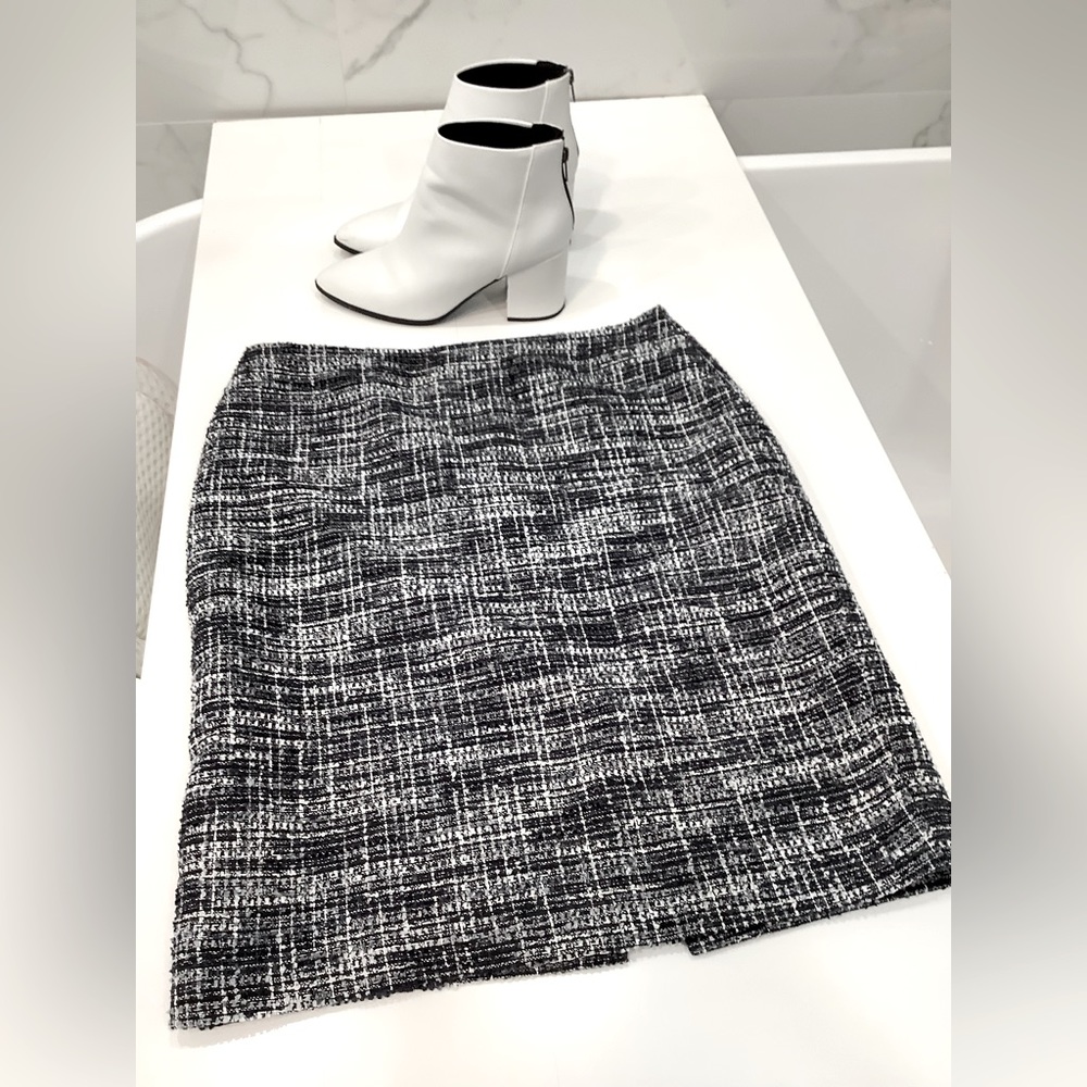 Cute knee length skirt 🌷GUC🌷